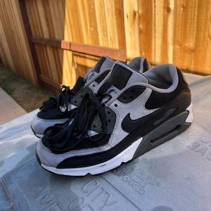 Shoes I only wore 1s they are niker air maxs 90s